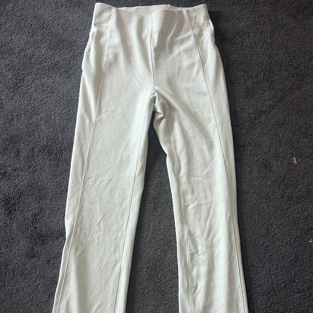 Lululemon Ribbed Flare/ Wide Leg Leggings Size 6